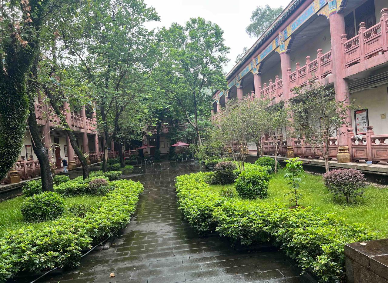 华南理工大学的这栋楼，已经有105年的历史了，但里面的设施和建筑，你一点都不感觉