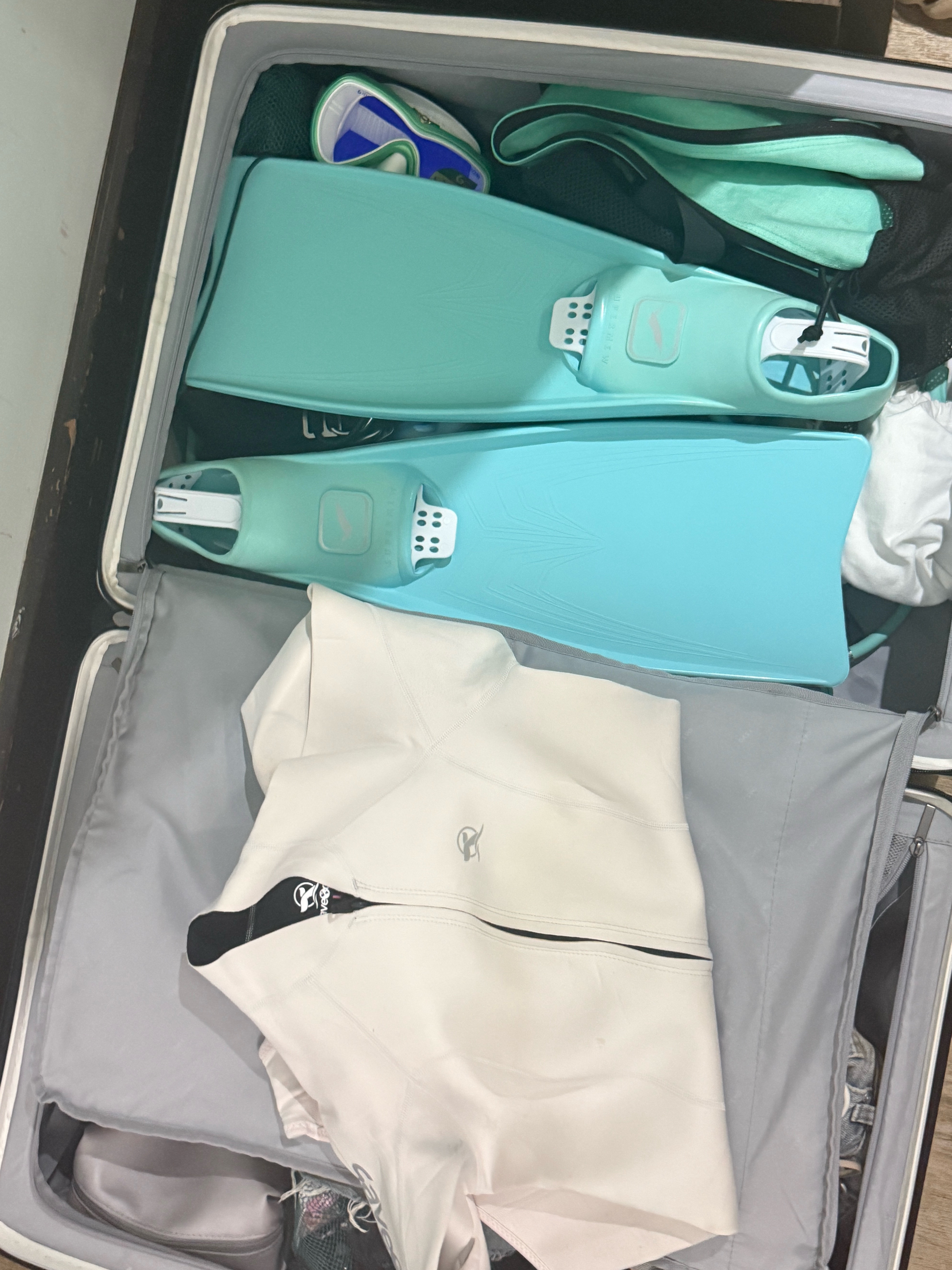 建议大家不要提前买衣服这说的不是我吗？[doge]23kg行李都用来装潜水装备了