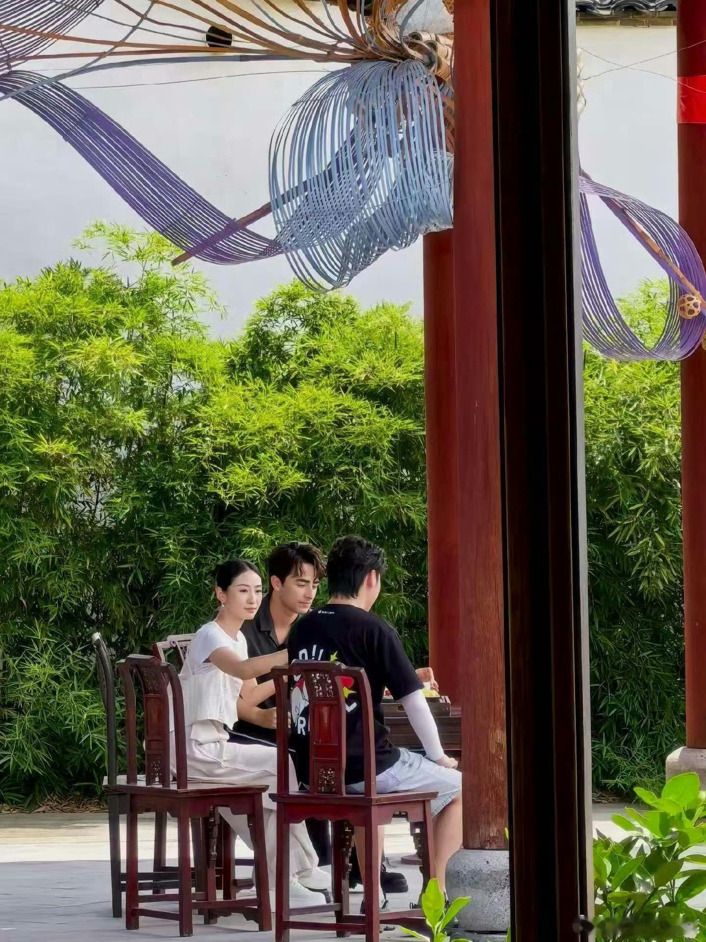 偶遇安陵容回丽水松阳老家松阳文旅赢麻了！《朋友别见外》首站松阳文里，陶昕然带队，
