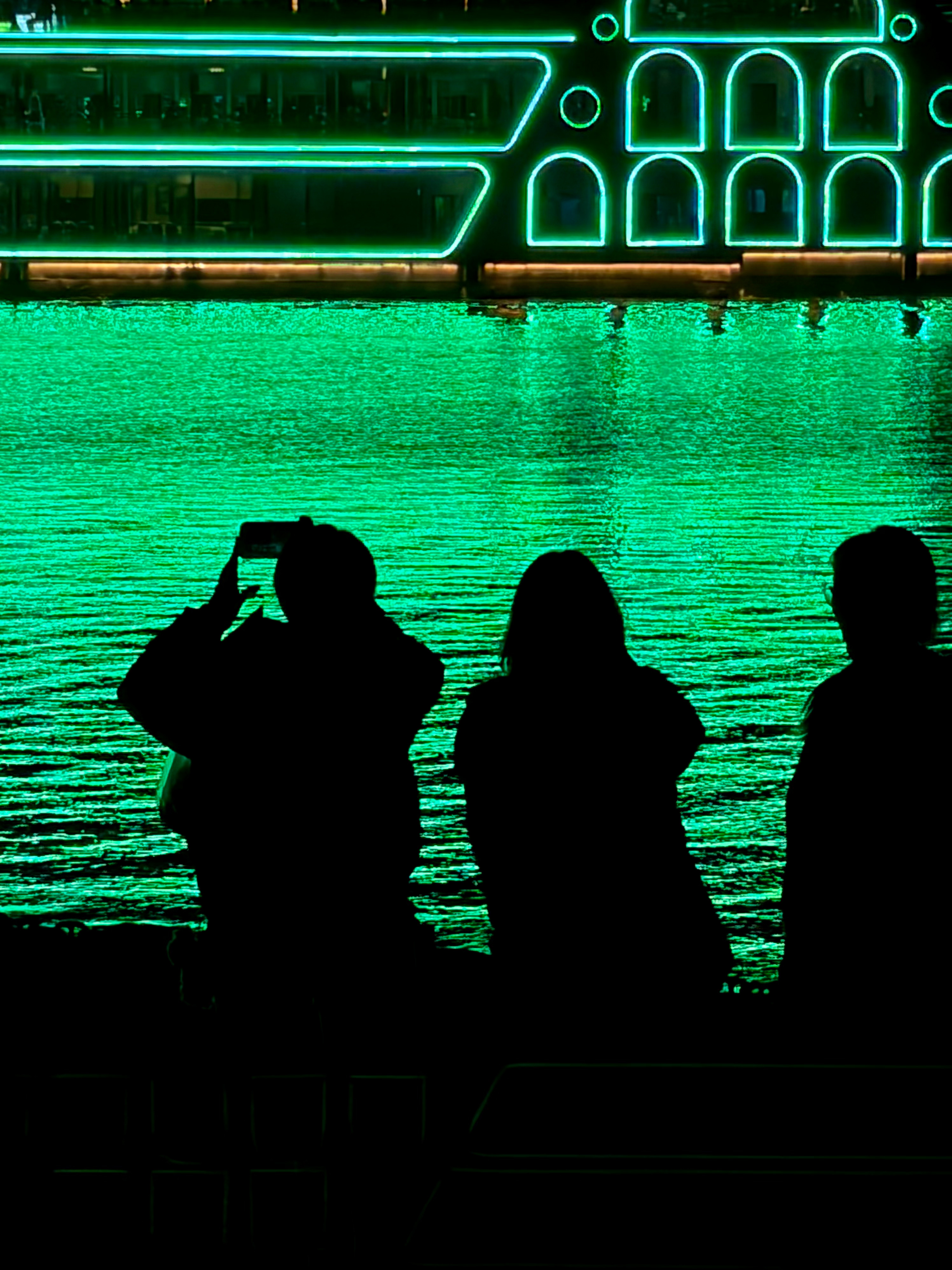 我以为嘉陵江边会有很多拍风光的老法师结果全都是拍人像的小姐姐…丢我找不到组织了红