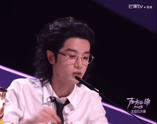 华晨宇锐评音综选手四不像华晨宇这点评水平真的绝了！温柔中带着犀利，既给了尊重又点