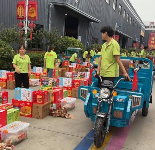 民企三轮车拉过节礼物是作秀吗？
   中秋过节公司发礼品要动用三轮车，这不是故事