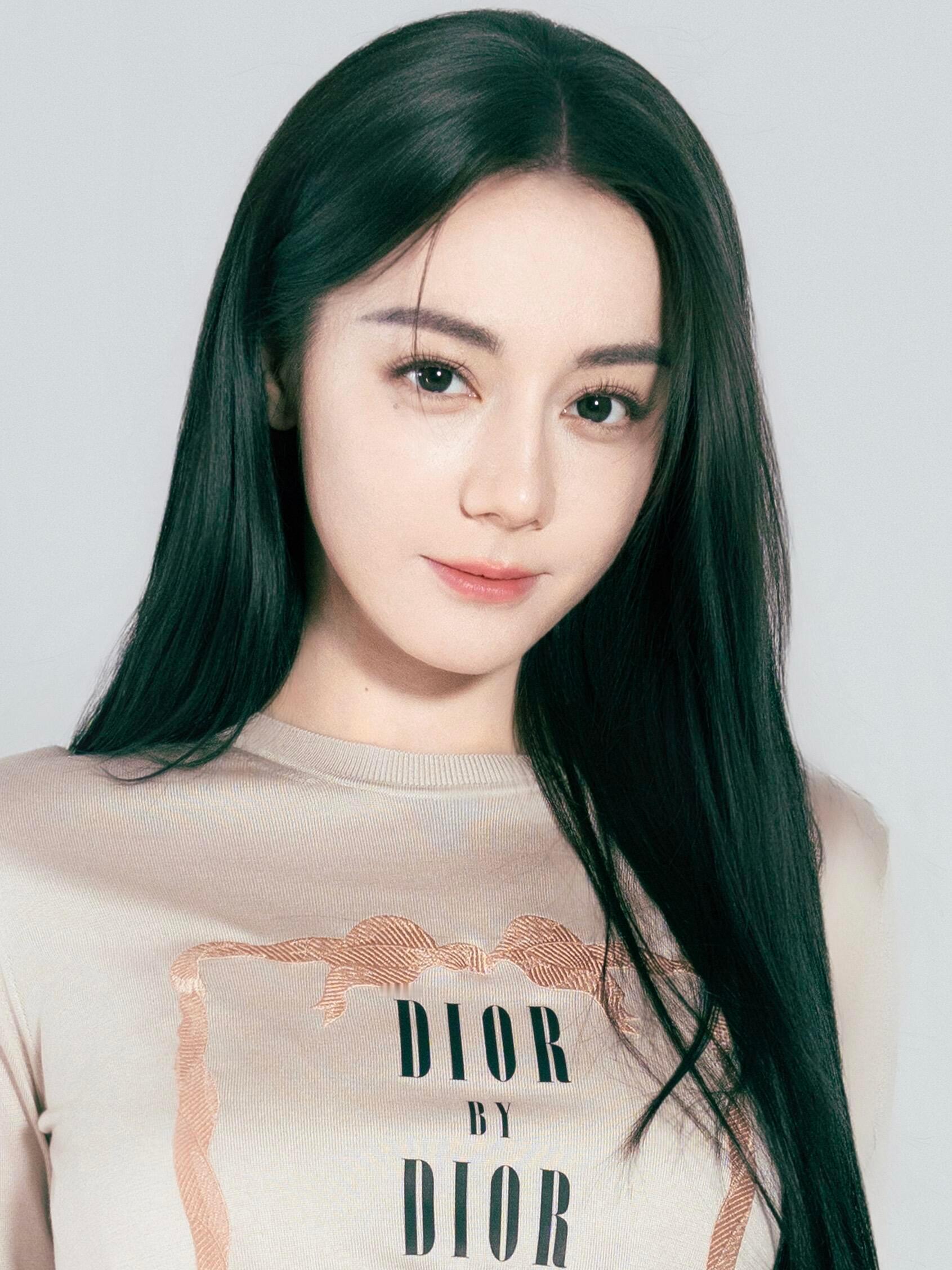 恭喜迪丽热巴告黑成功，黑粉不仅被强制执行了一万，还被限高了，网络不是法外之地，支