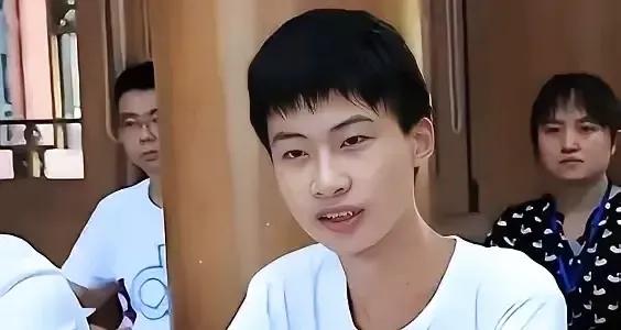 美国关税打压之时，中国又出现了位厉害人物！他就是当年被清华校长亲自上门拜访，如今