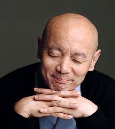 1995年，葛优拍戏赚了350万，把钱全部交给了妻子贺聪。谁知贺聪转身就在北京买