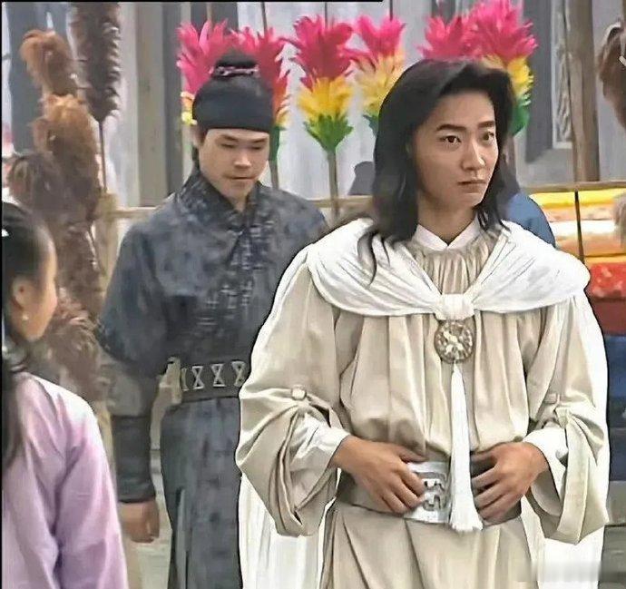 我以为他老了应该也是仙风道骨那种，没想到是这样…  