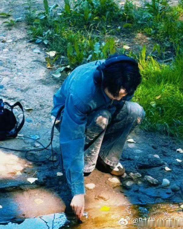 马嘉祺称在制作自己的歌的阶段怀揣音乐热忱潜心创作，马嘉祺稳步推进个人歌曲制作，过