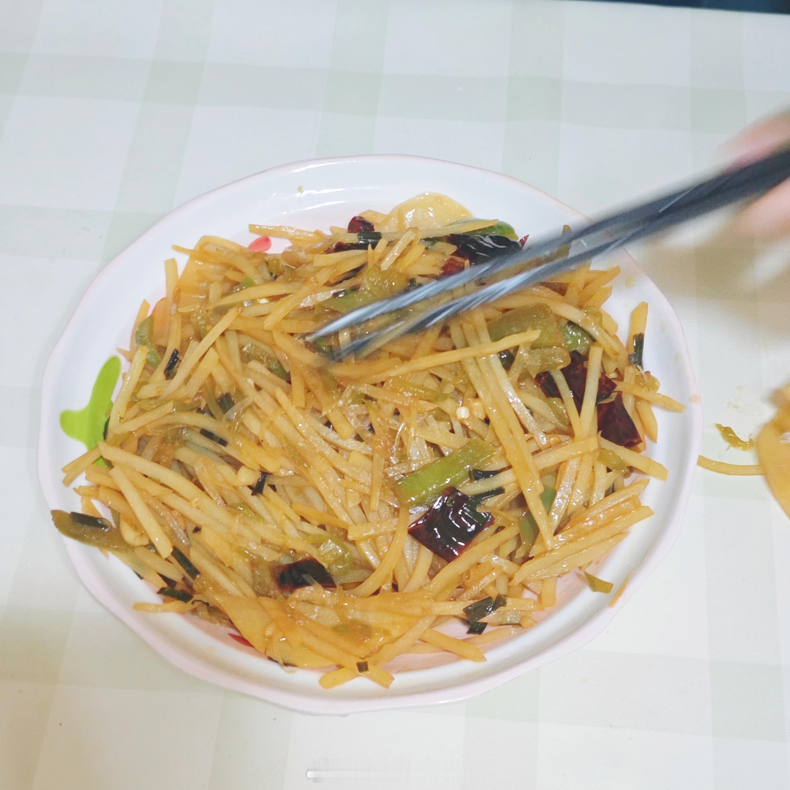 海哥在干活让我先把米饭煮了他一进门我就道歉:你要原谅我，饭好像煮坏了海哥:啥？饭