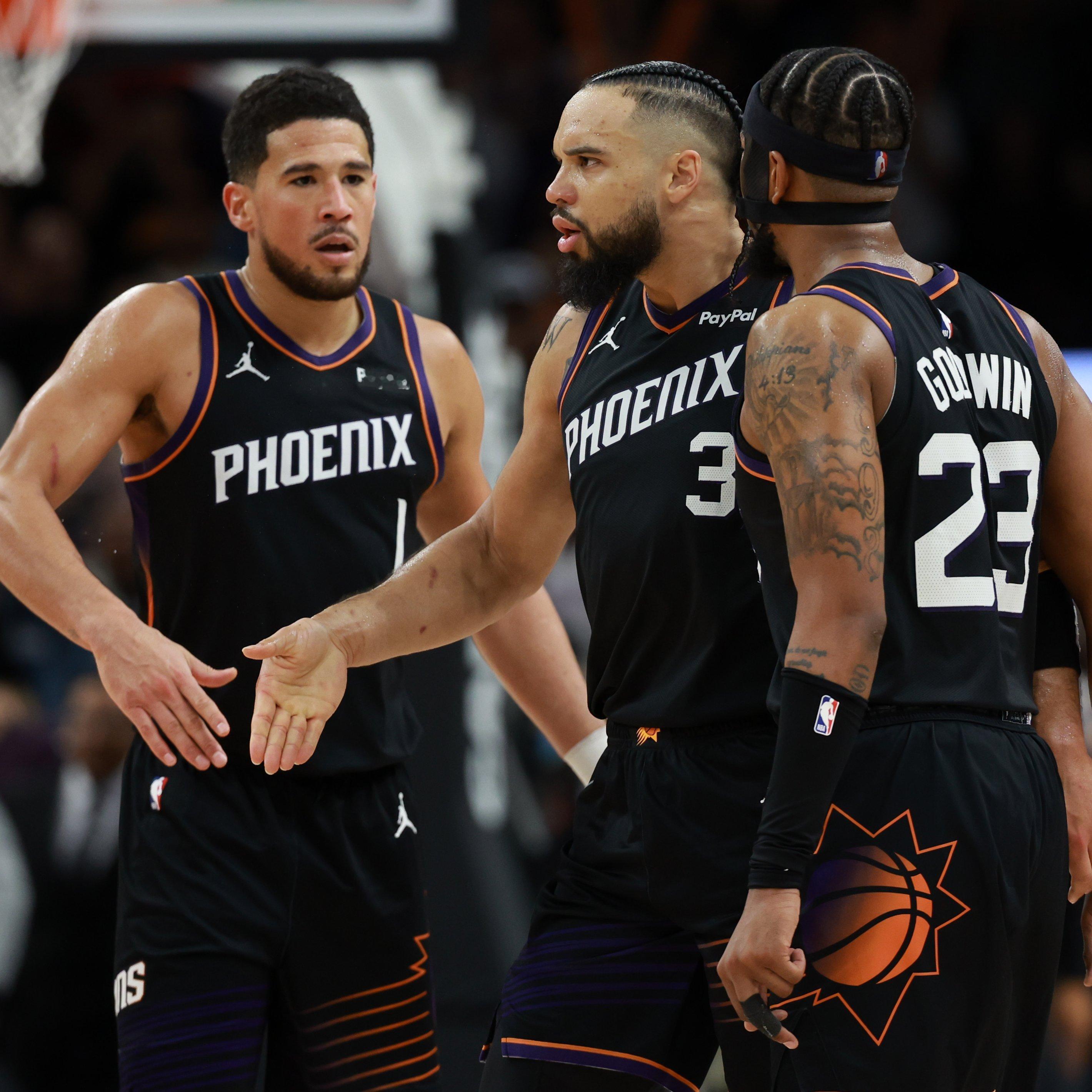 说个鬼故事：目前东部第三的尼克斯，战绩和太阳一样，都是25胜17负。但太阳只能排