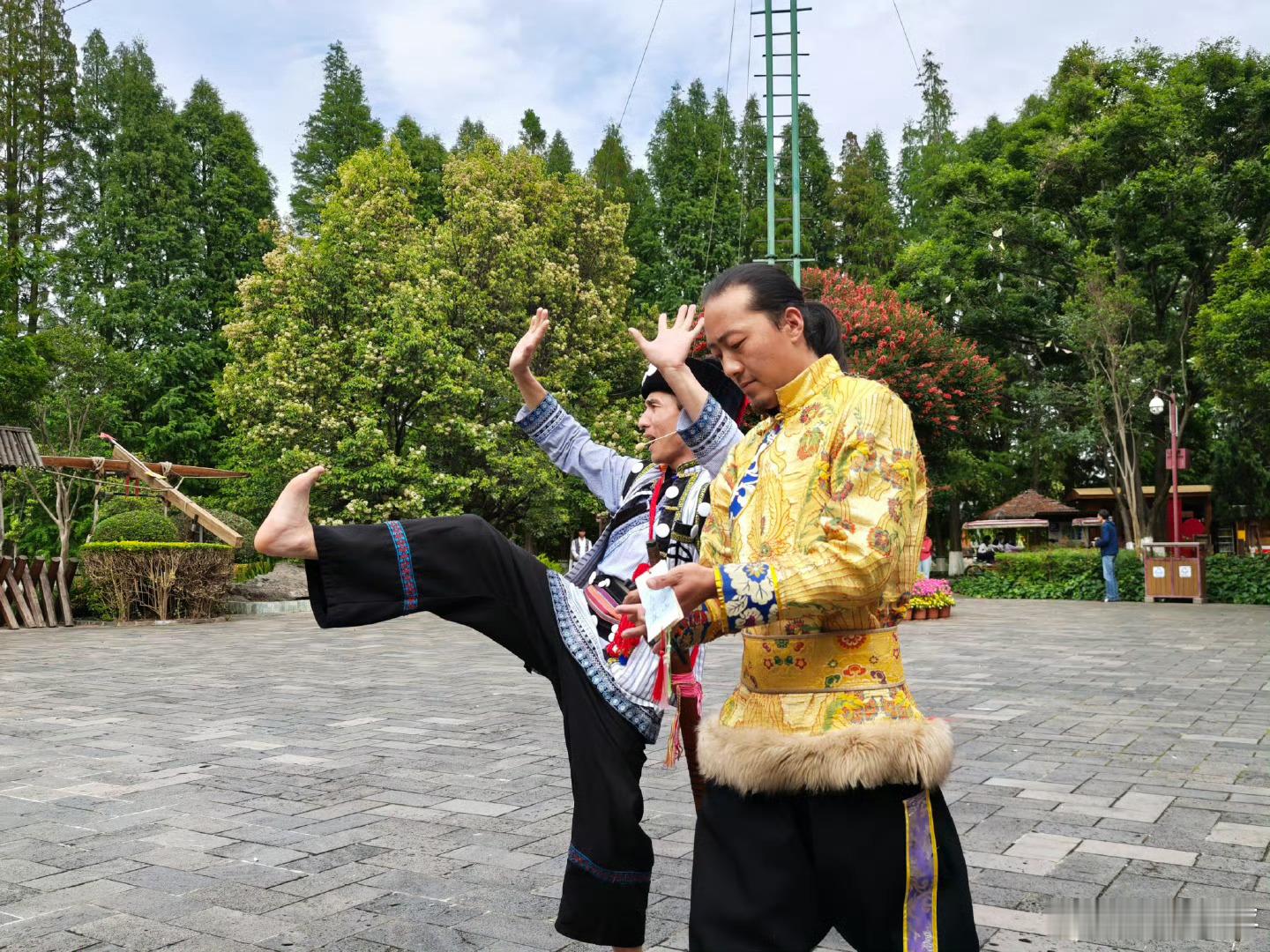 来云南野一把 的确很喜欢云南的文化的呀，并且云南的自然的风光也是特别的充满着野性