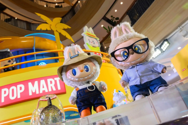 【泡泡玛特年报：营收371.2亿元，同比增长184.7%】#泡泡玛特年营收同比增