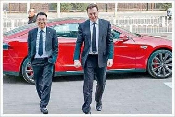 美国被彻底震慑？外国记者曾经问到了马斯克：“美国拥有的核弹头可以摧毁世界1000