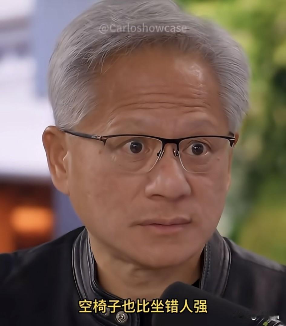 你看他特意出现在公众场合，就是在刷大家的好感度，这一定是团队研究过的。不是简单的