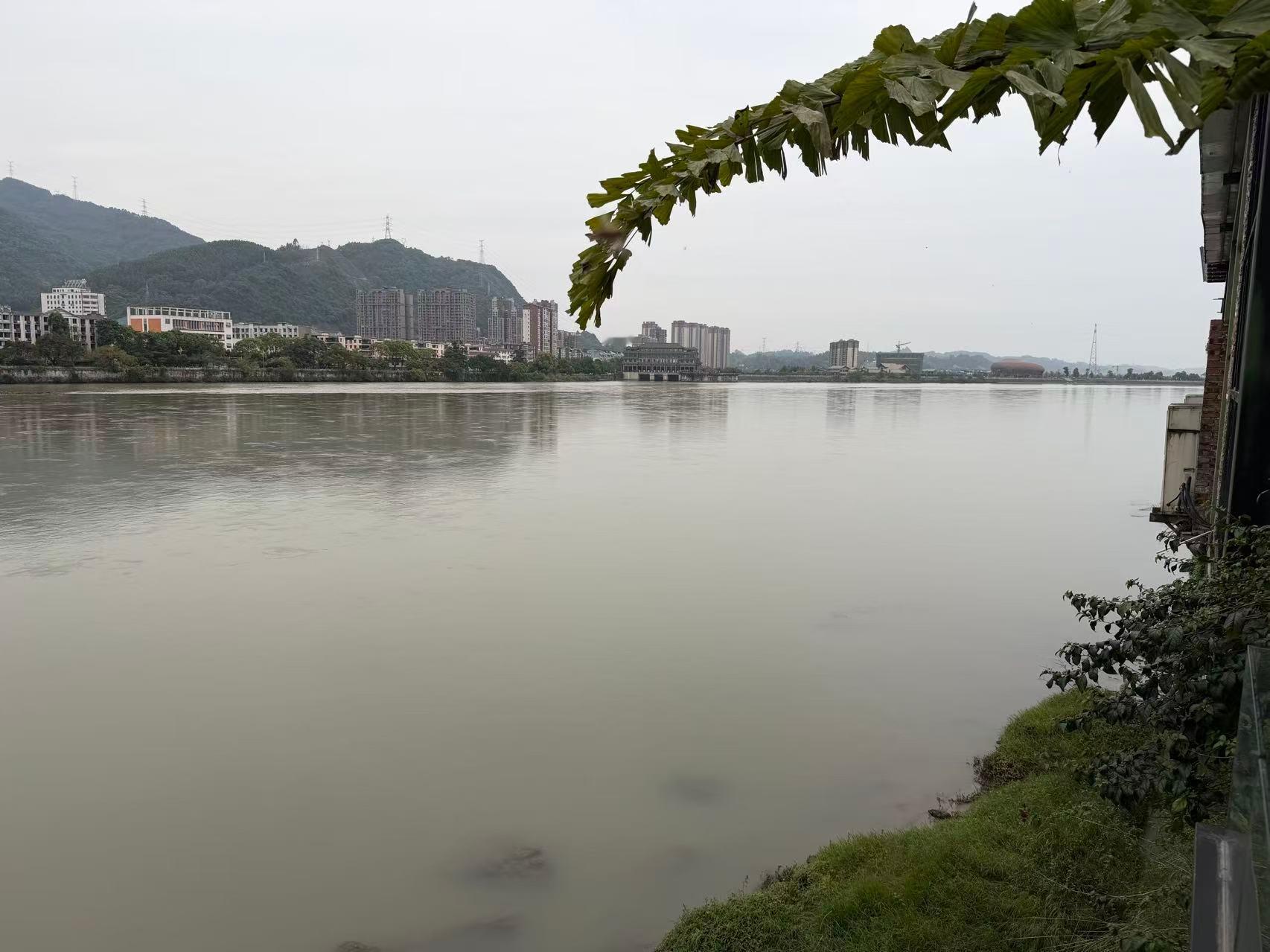 最近在广州出差，遇到一些外地城市的朋友。大家聊到一个共同问题：在新一轮产业变革中