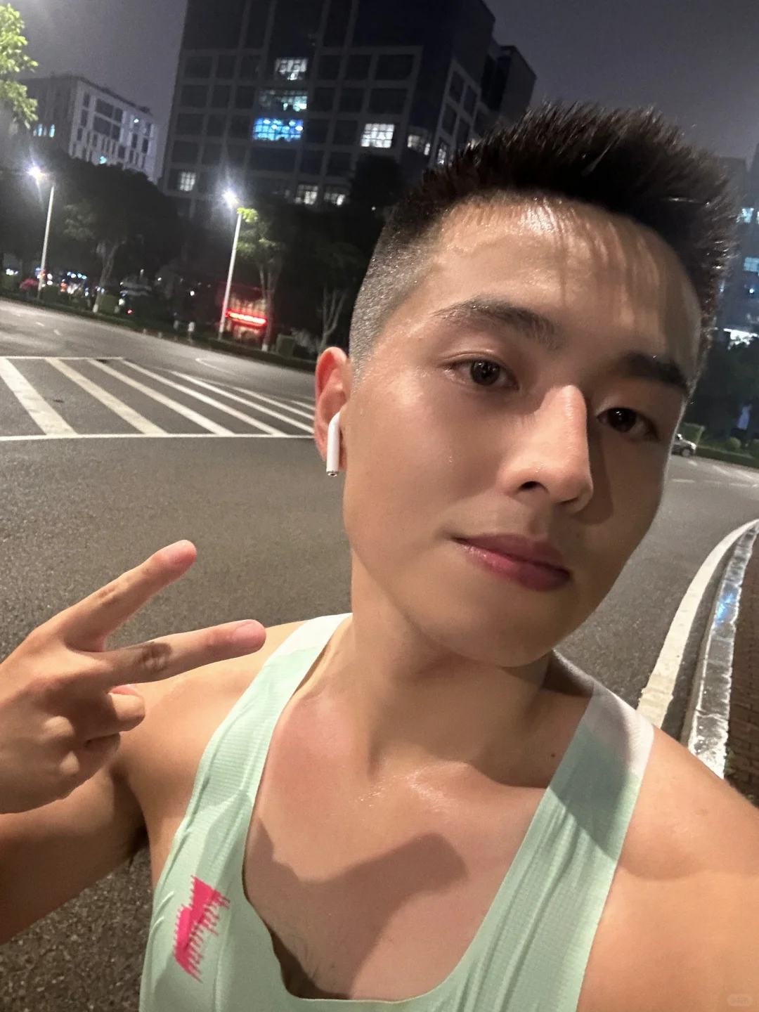 下雨也阻挡不了任何一个跑步人