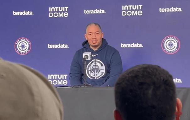 哈登因肩伤缺席今日对阵勇士！泰伦-卢赛前坦言哈登负荷过重状态受影响
 
今日，N