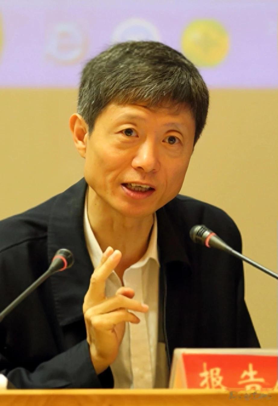 一次讲座中，大学教授艾跃进单刀直入:996是违反劳动法的，但是这种现象有人管吗？