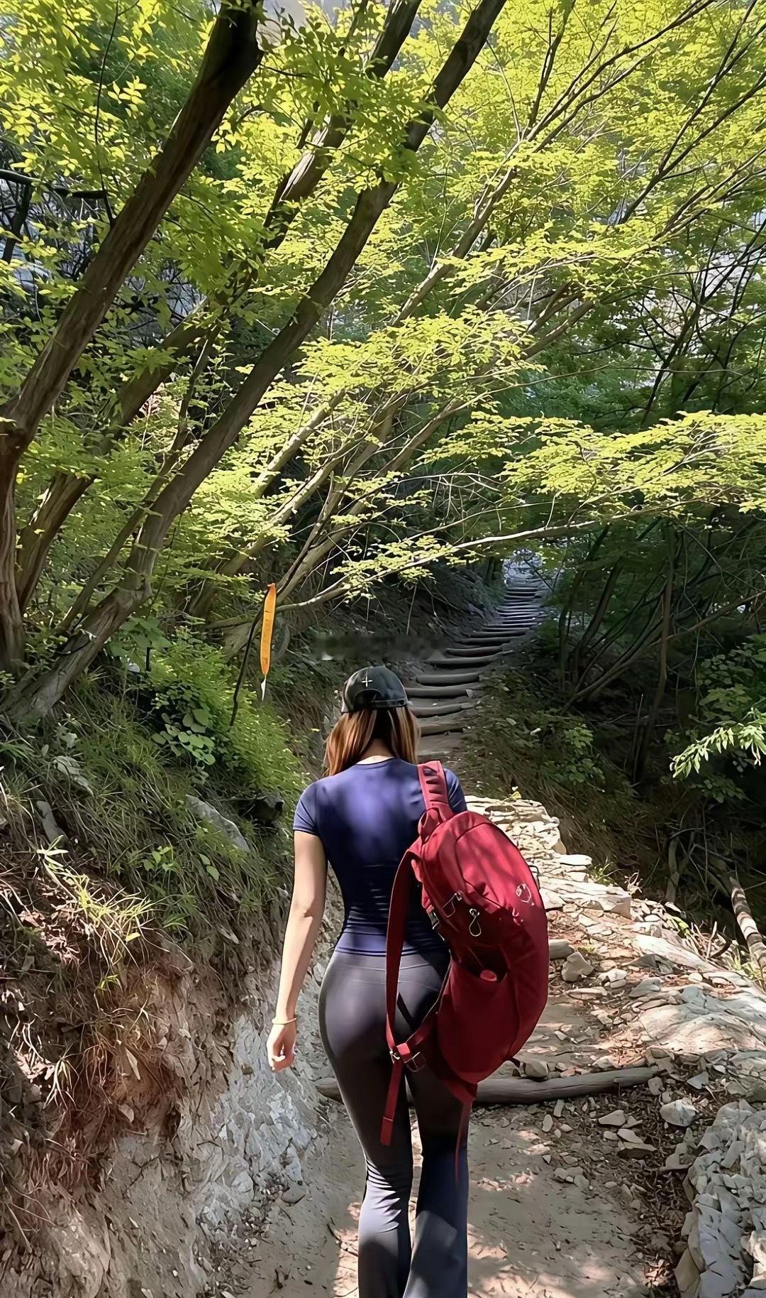 爬山遇到这种女孩子，你敢上前搭讪吗？ 
