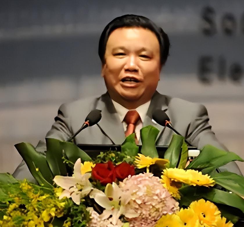 半点不冤！捐给美国 7 千万，满嘴 "中国穷关我啥事"，如今破产了...

20