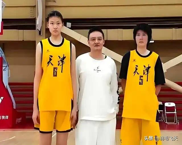 中国女篮未来的巨无霸
天津女篮青年队又冒出一个巨无霸，14岁的曹熙琛身高2米20