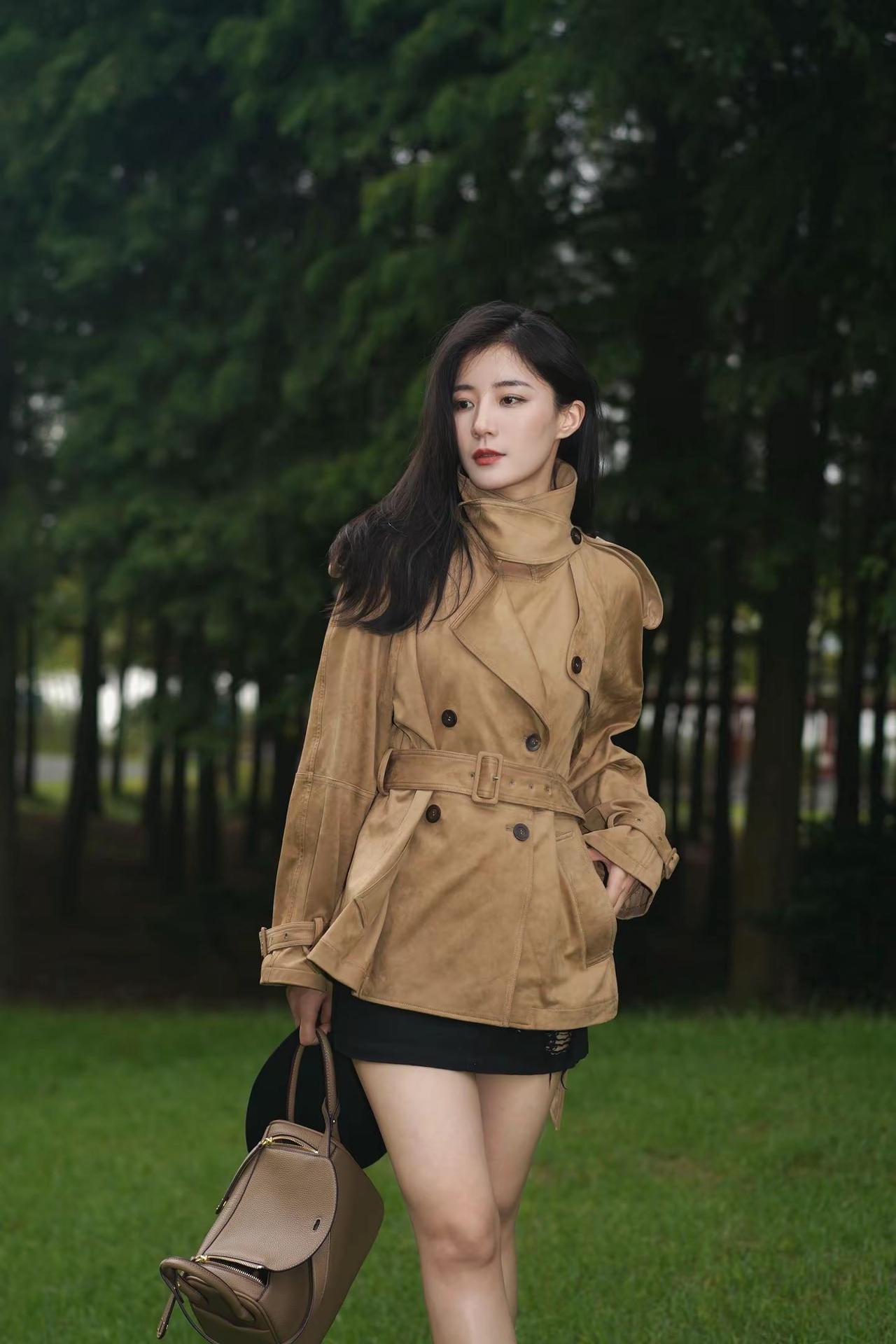 是越来越近的秋。风衣look 清冷系ootd 自然系ootd 今日份高智感loo