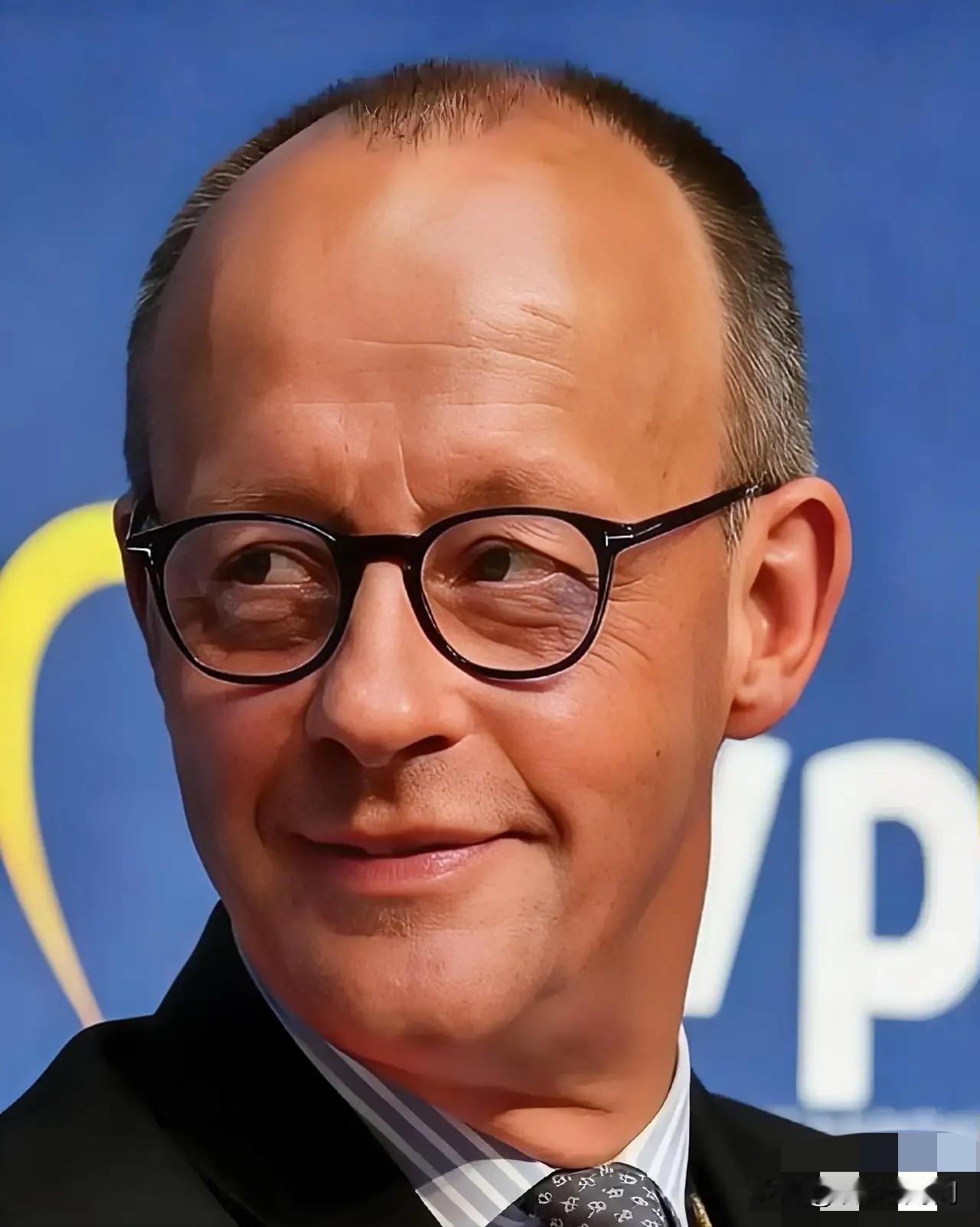 没人料到，这步棋出手既狠又快。

昨天还在北京谈笑风生，今天一早直接杀到杭州。德