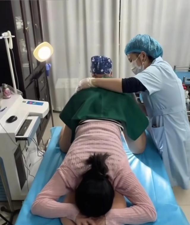 “此刻的尊严，在生命面前不值一提”，这话听着扎心，但绝对是人间清醒。
别觉得放下