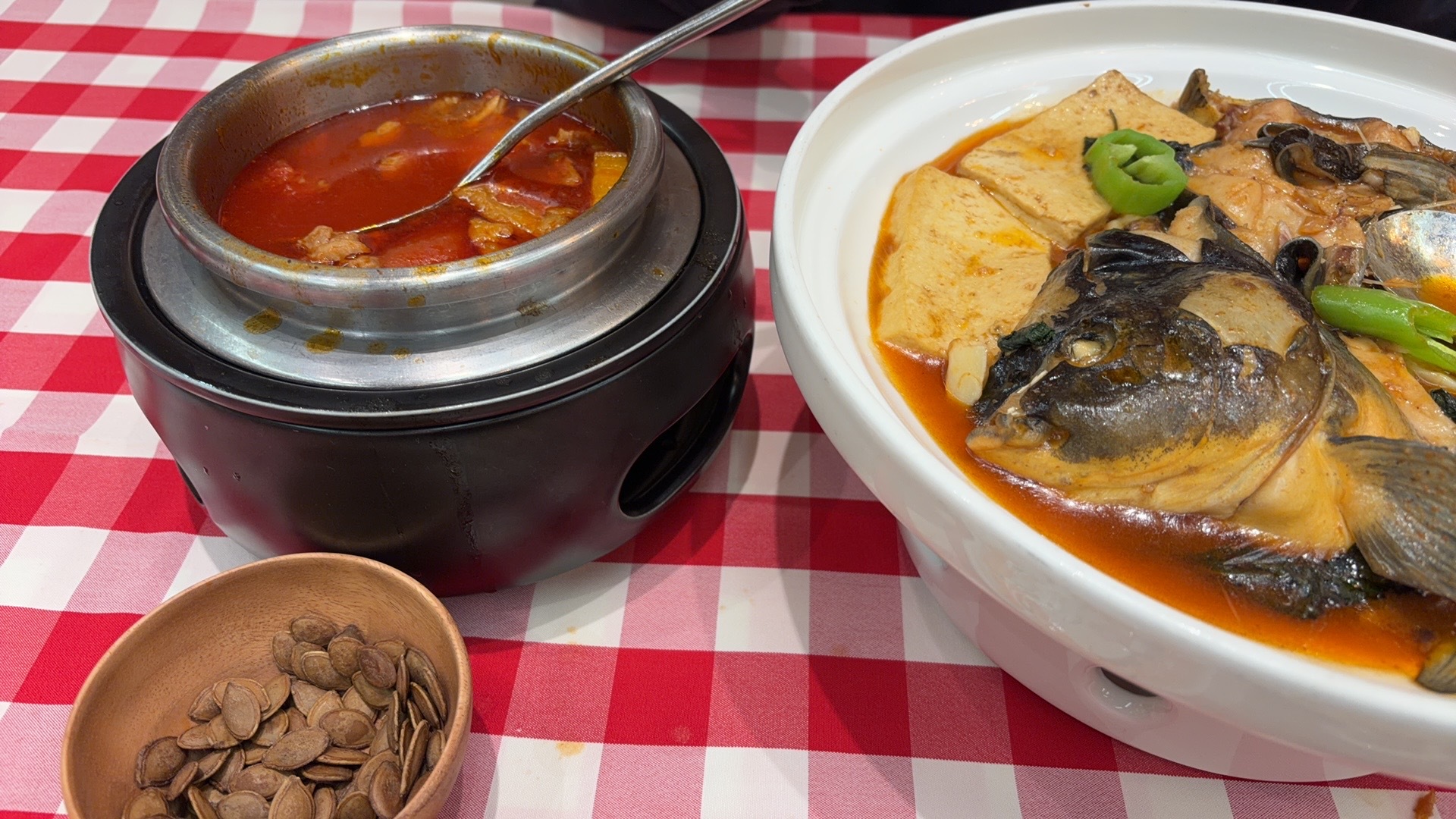 贾国龙今晚10点全面回应 西贝吃完了，鱼还不错。不过还是建议贾老板还是不要回应了