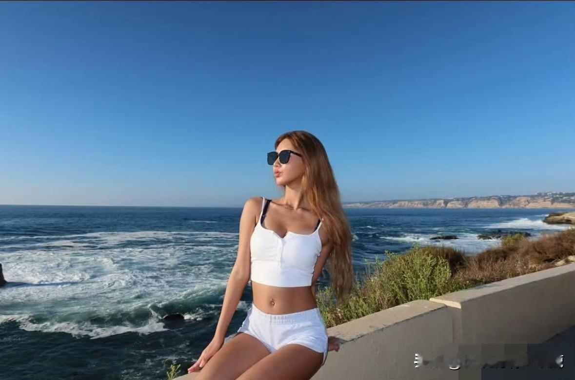 小S的大女儿Lily这才去美国留学了没多久，浑身上下就散发着ABC的感觉。

皮