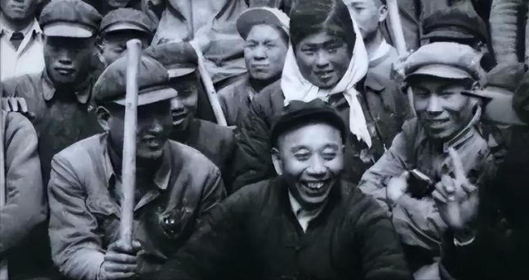 1954年，王震被一县长拷了起来，王震怒道：“你没枪毙我，算我王震命大！”

1