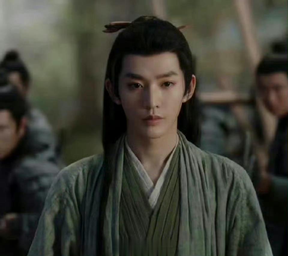 #成毅和邓为同款古装素衣造型#邓为最近热播剧《长相思》，成毅热播剧《莲花楼》，两