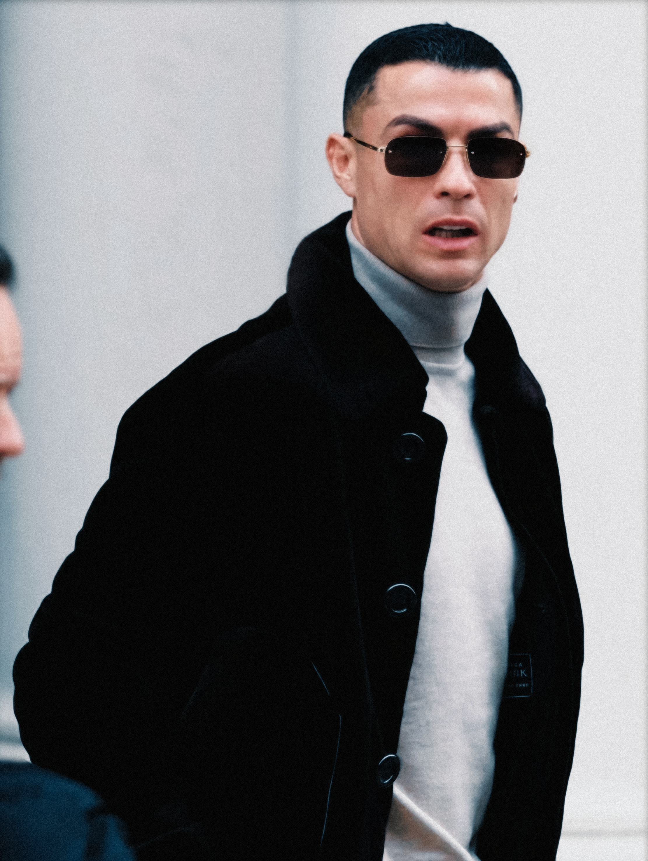 C罗在华盛顿街头被抓拍墨镜一戴🕶️气场全开 𝑪𝒓𝒊𝒔𝒕𝒊𝒂𝒏?