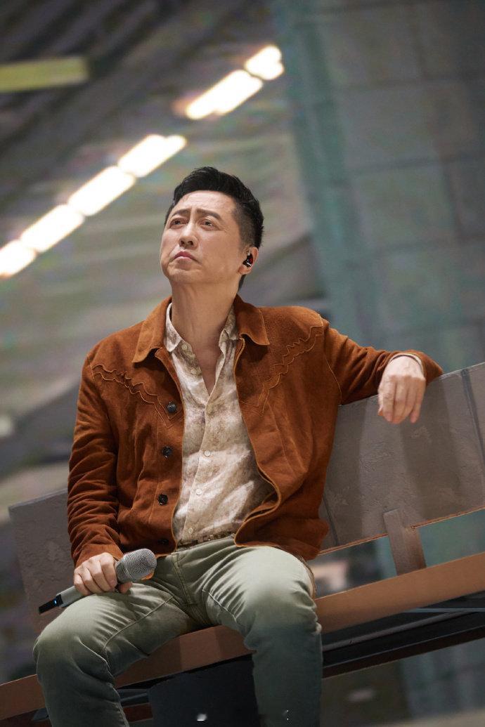 声生不息亚洲嘉年华剧照剧照太绝啦，这氛围感直接拉满，我已经迫不及待想看直播啦！声