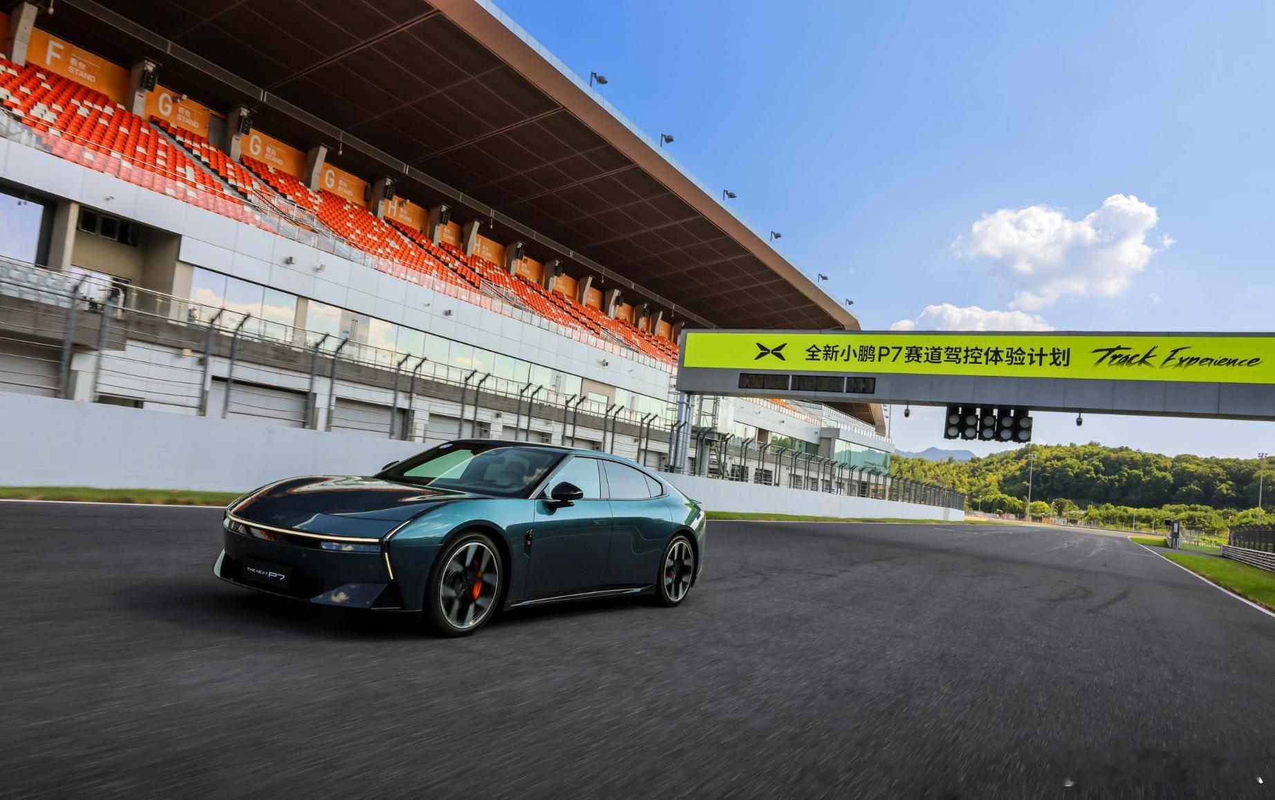 昨天微博说到：Model 3和SU7承接了那些热爱驾驶，追求操控的燃油小跑车潜在