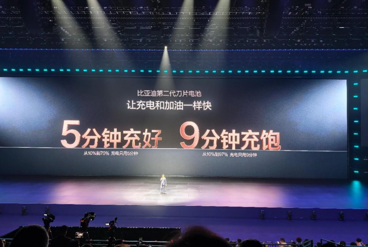 原本我们以为，之前比亚迪的兆瓦闪充已经很厉害了，谁知道，就在今晚，比亚迪再次甩出