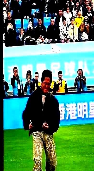 练了就年轻

齐秦63岁被医生判了心肺老化，他没吃药，天天深蹲俯卧撑，八年后台上