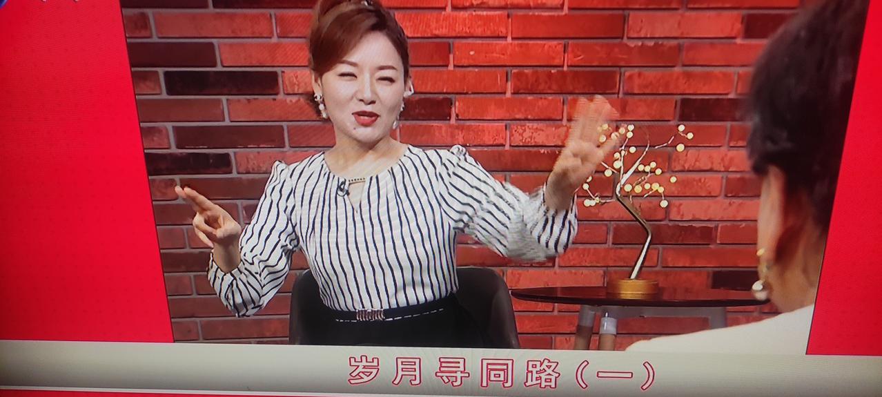 北京电视台《选择》开启了新的一期节目，主持人晓燕、专家穆演员与陈女心理师，俱乐部