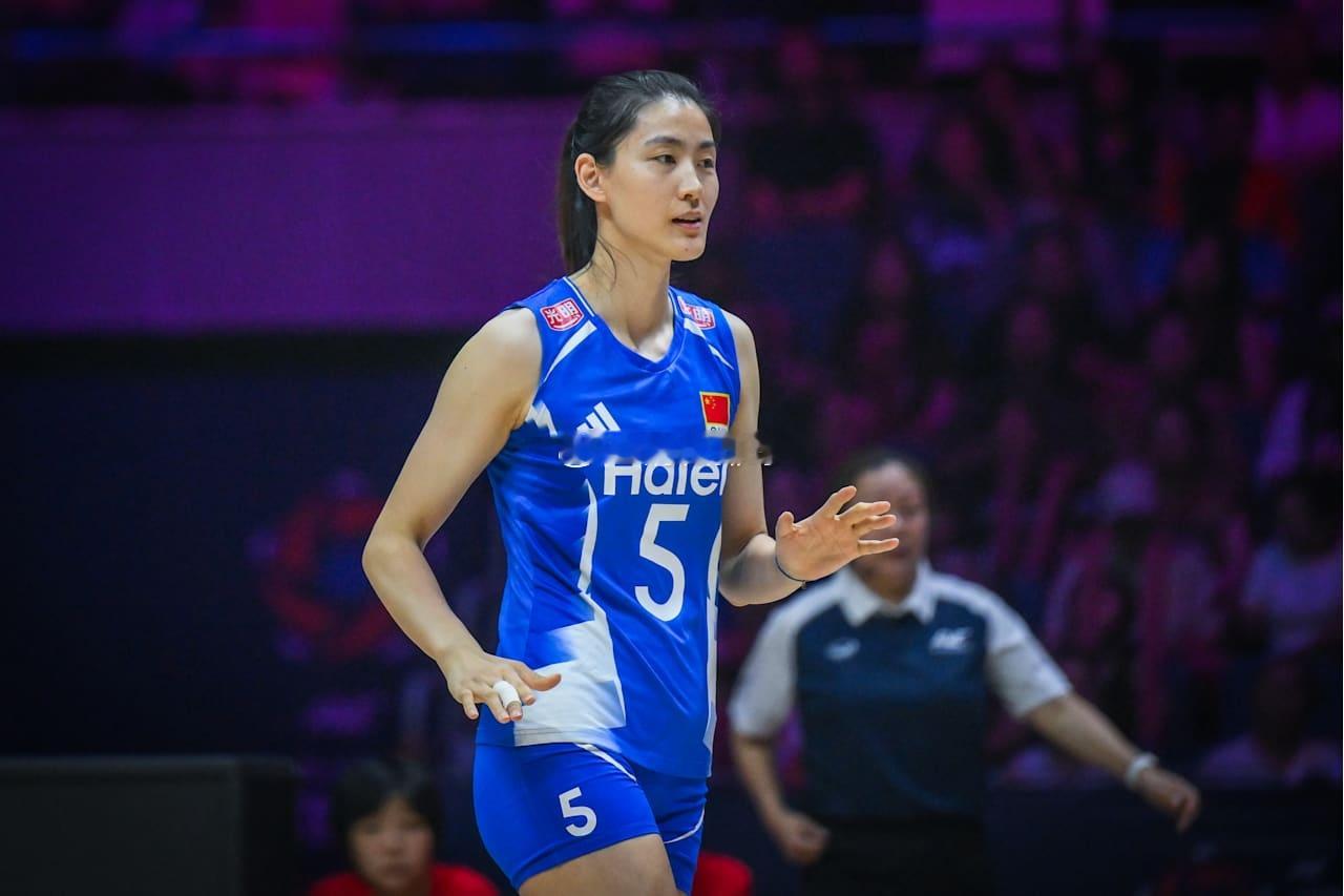 中国女排3-0伊朗女排（亚锦赛A组）中国女排二传刁琳宇1分（1拦）无扣球3次发球