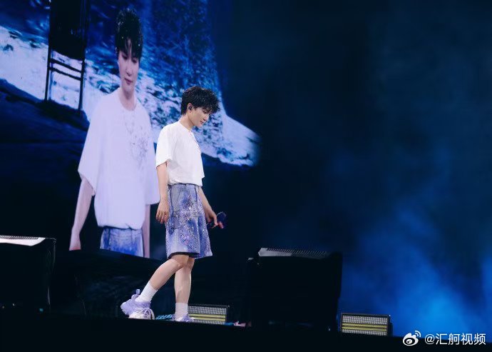 听周深的若思念便思念没有不哭的周深若思念便思念上桌了 谁刚听完前奏就鼻酸了！从客
