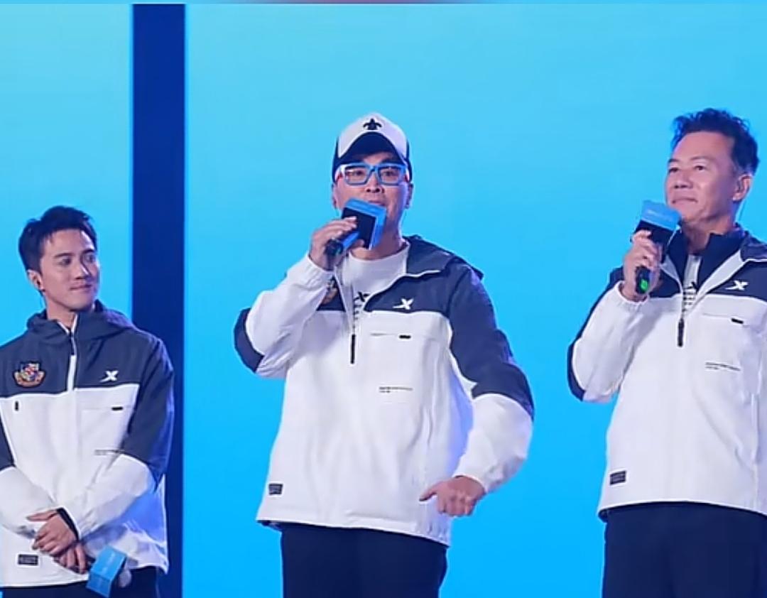 这两天，黄日华、何家劲、张兆辉、叶泓声、黄庭锋、孔德贤参加比亚迪活动。

6位香