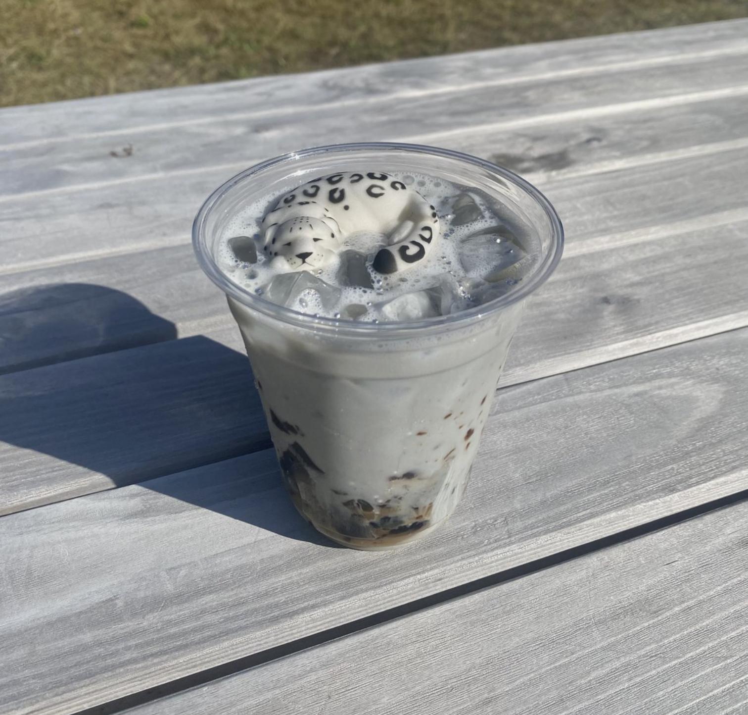 冬天到了~多摩动物园的原创雪豹饮品，即便是冰的，还是一如既往受欢迎呀！一杯雪豹潜