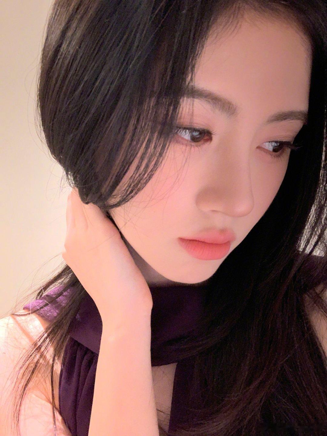 鞠婧祎 jjy鞠婧祎姜黎非 jjy鞠婧祎 眼泪落在屏幕上，会不会变成你头顶的雨季