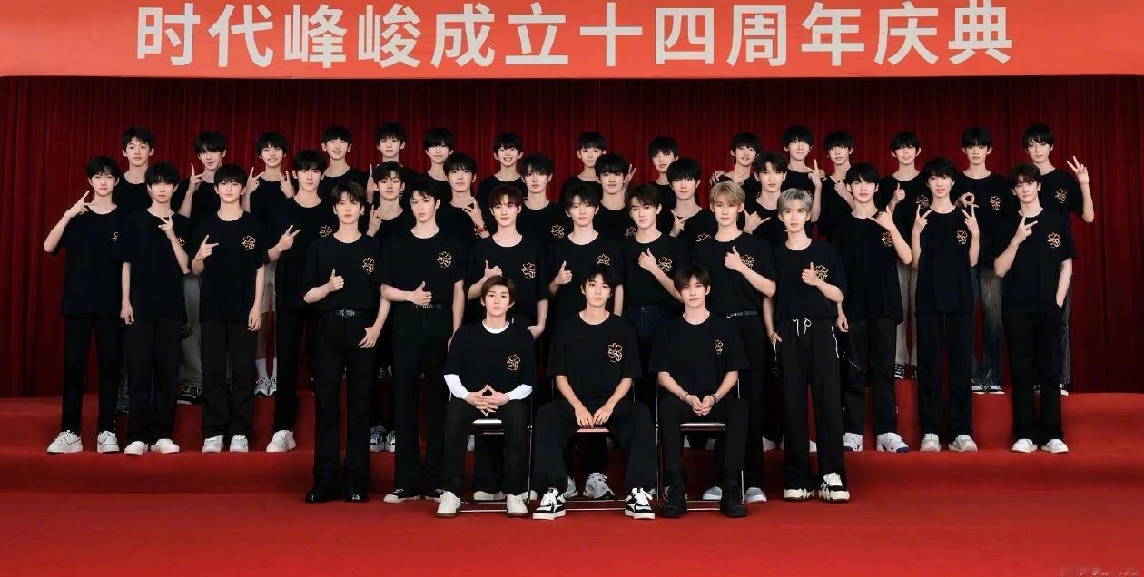 TFBOYS十周年蛋糕真有点说法放过他们吧，我真心疼了，都过去多久了，还要ds他