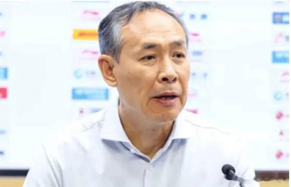 昨晚赛后发布会上，北京男篮主教练许利民一句“蓝天白云没有变，是我们的内心变了”引
