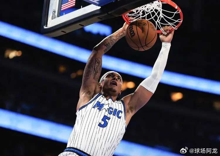 正处于三连胜的魔术，在这一个比赛日，奔赴第一服务中心，客场挑战密尔沃基雄鹿，本场