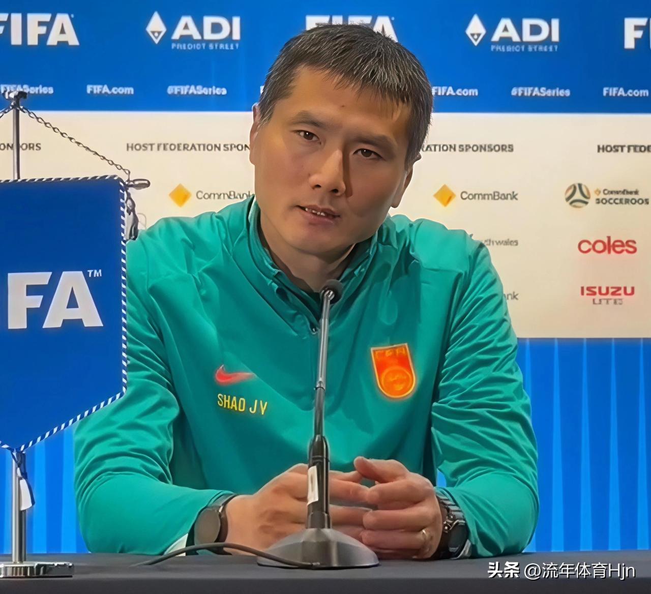 中国男足力克世界杯新军库拉索，新任主帅邵佳一在赛后采访中的发言，更令人由衷钦佩。