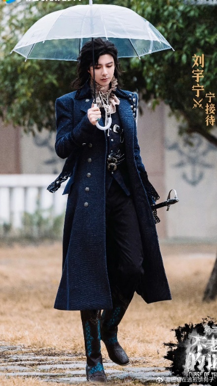 刘宇宁西装界最严厉的父亲刘宇宁的西装造型很少有失手的时候，这次也是稳定发挥，干净