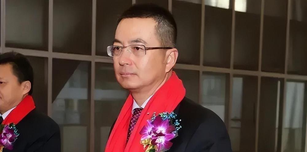 震惊，今晚又不知道有多少人睡不着觉了！姜诚君落网，速度之快
金融界楷模姜诚君因贪