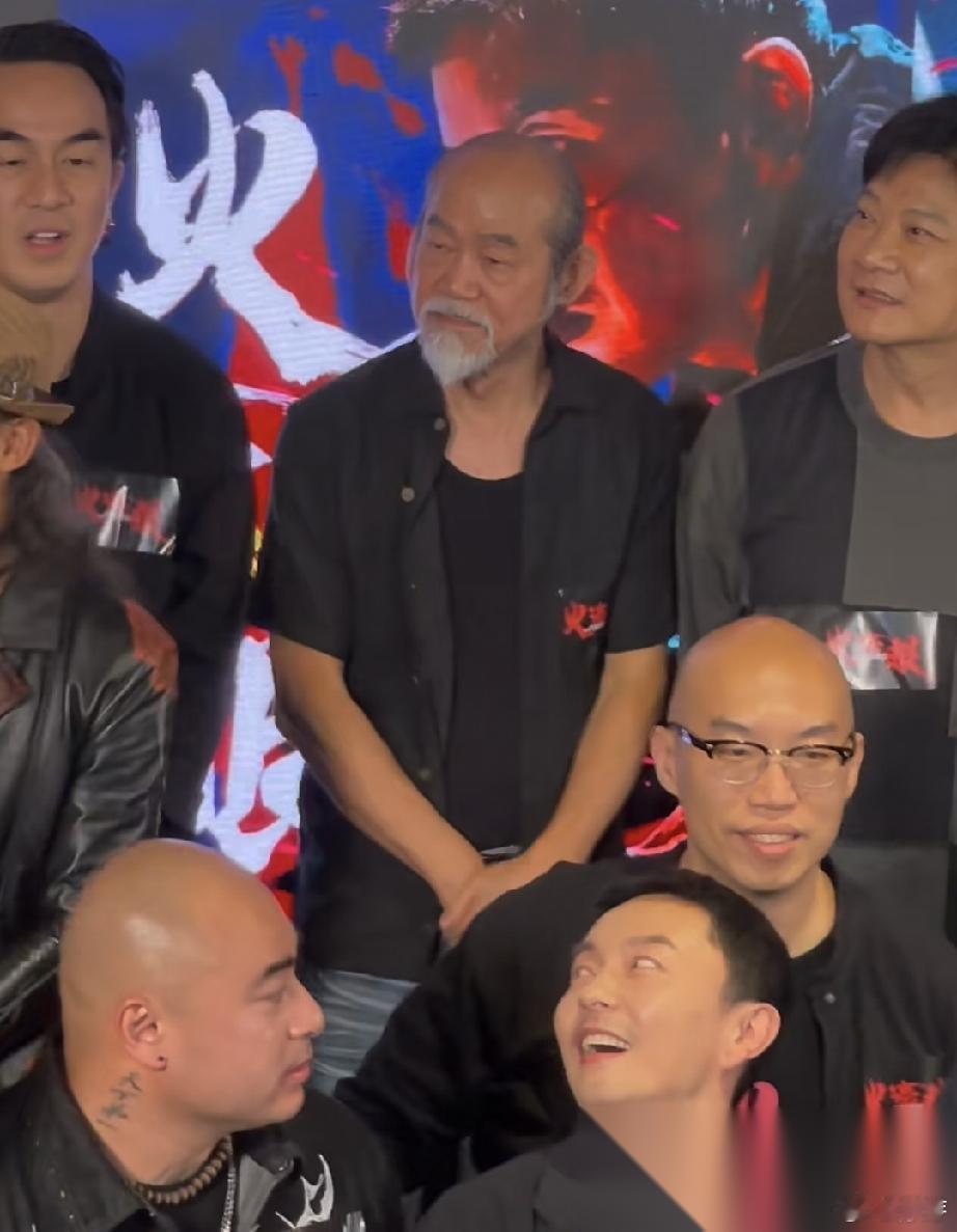 我严重怀疑 谢苗这次能请动半个动作片圈 不完全是因为他人缘能打，更多是大家心里那