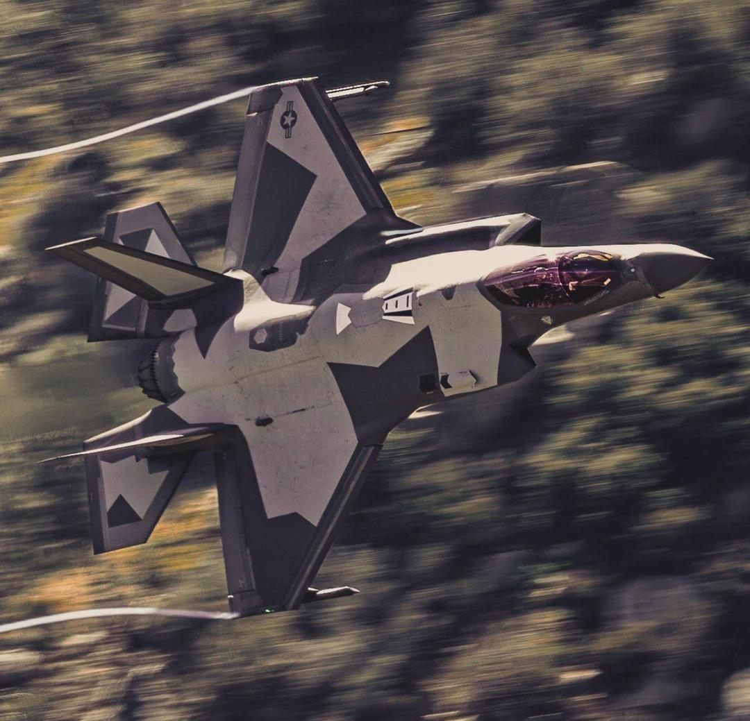 峡谷上空的假想敌涂装F-35A